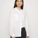 Anna Field kvinner basic bluse med frontlommer button-down bluse offwhite P266L671