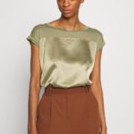 Anna Field kvinner print t-skjorte martini oliven P266L256